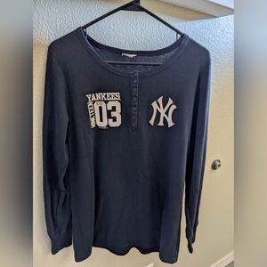 New York Yankees long sleeve women's Henley size XL